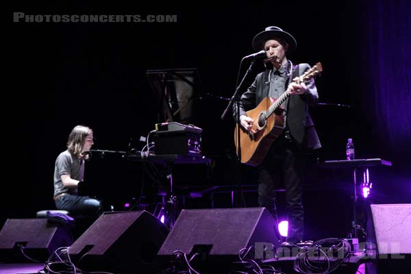 BECK - 2013-07-02 - PARIS - Cite de la Musique - Beck Hansen